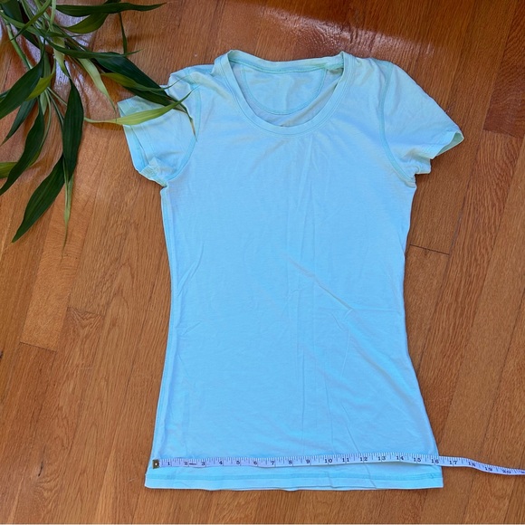 Lululemon T-shirt - Like New! - Picture 5 of 6